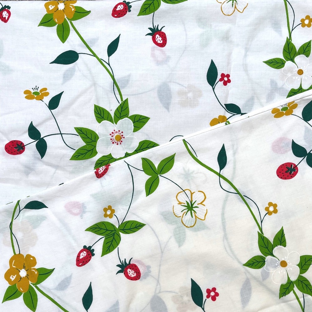 Vintage Utica Pillowcase Set Standard White Strawberry Floral 2pc 70s 80s